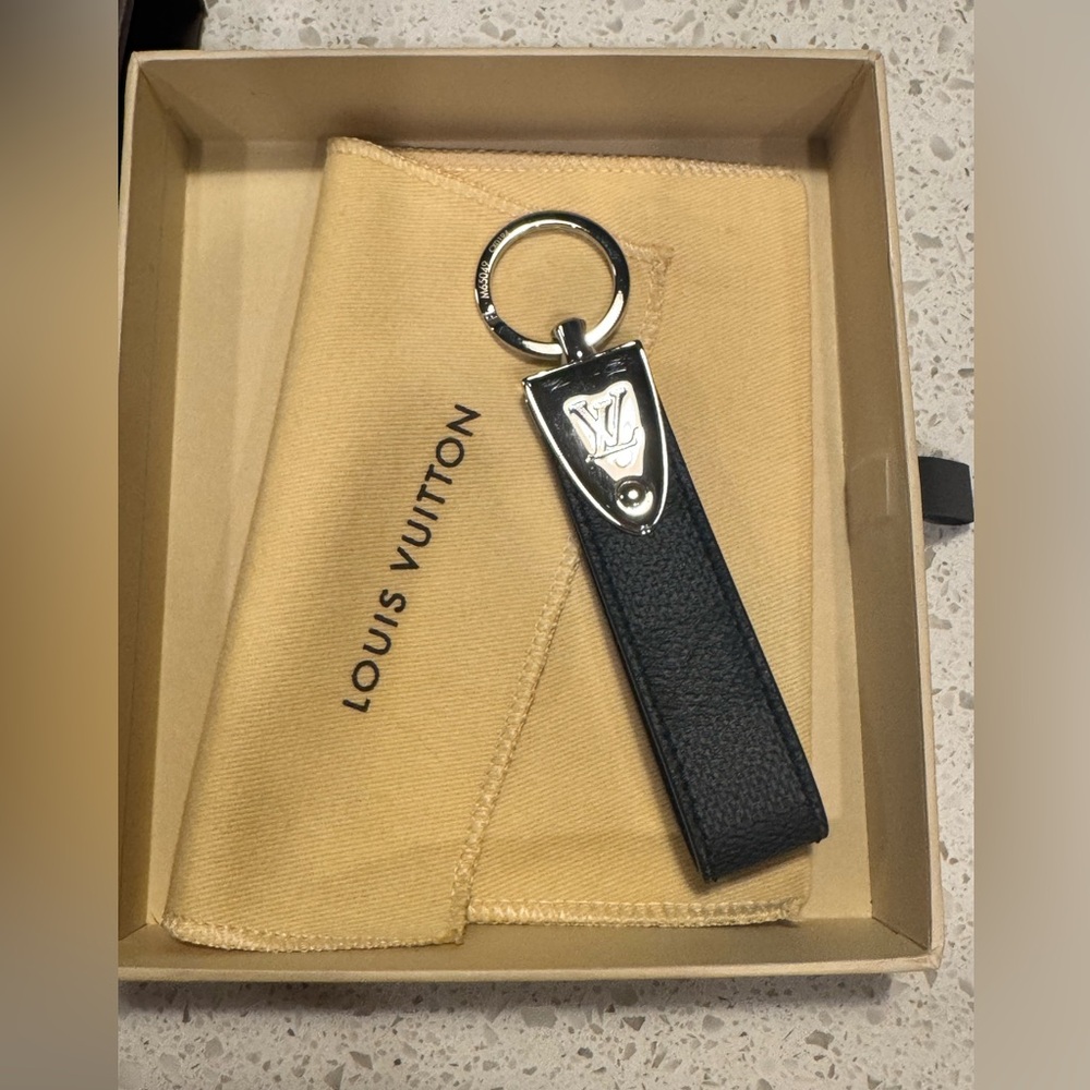 Louis Vuitton Damier Graphite Dragonne LV Key Holder NWB